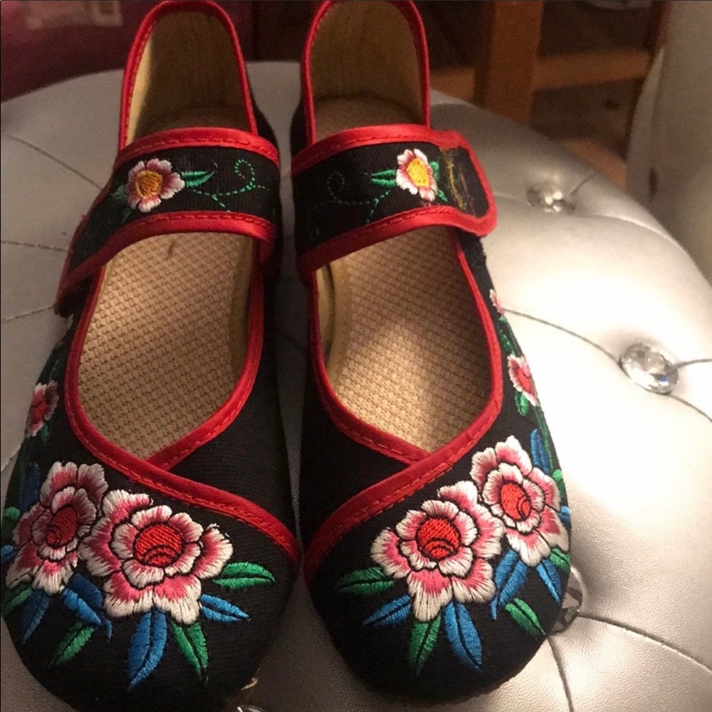 Canvas flats with multicolor flowers